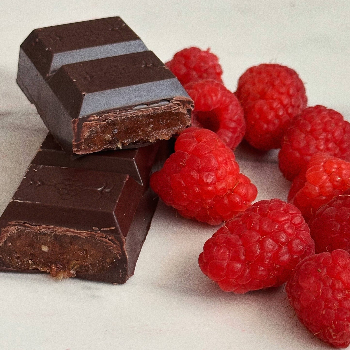 Natural Dark Chocolate Raspberry Medjool Date Center (2.6oz)